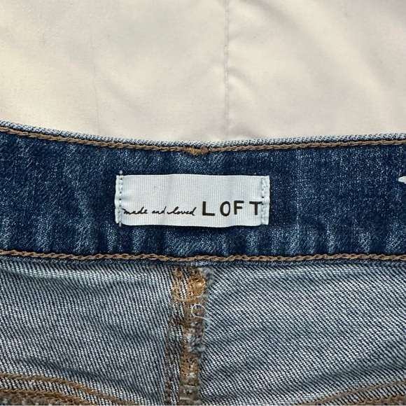 LOFT High Rise Frayed Cut Off Denim Shorts in Staple Mid Indigo Wash Sz 6 (28) - Picture 4 of 7